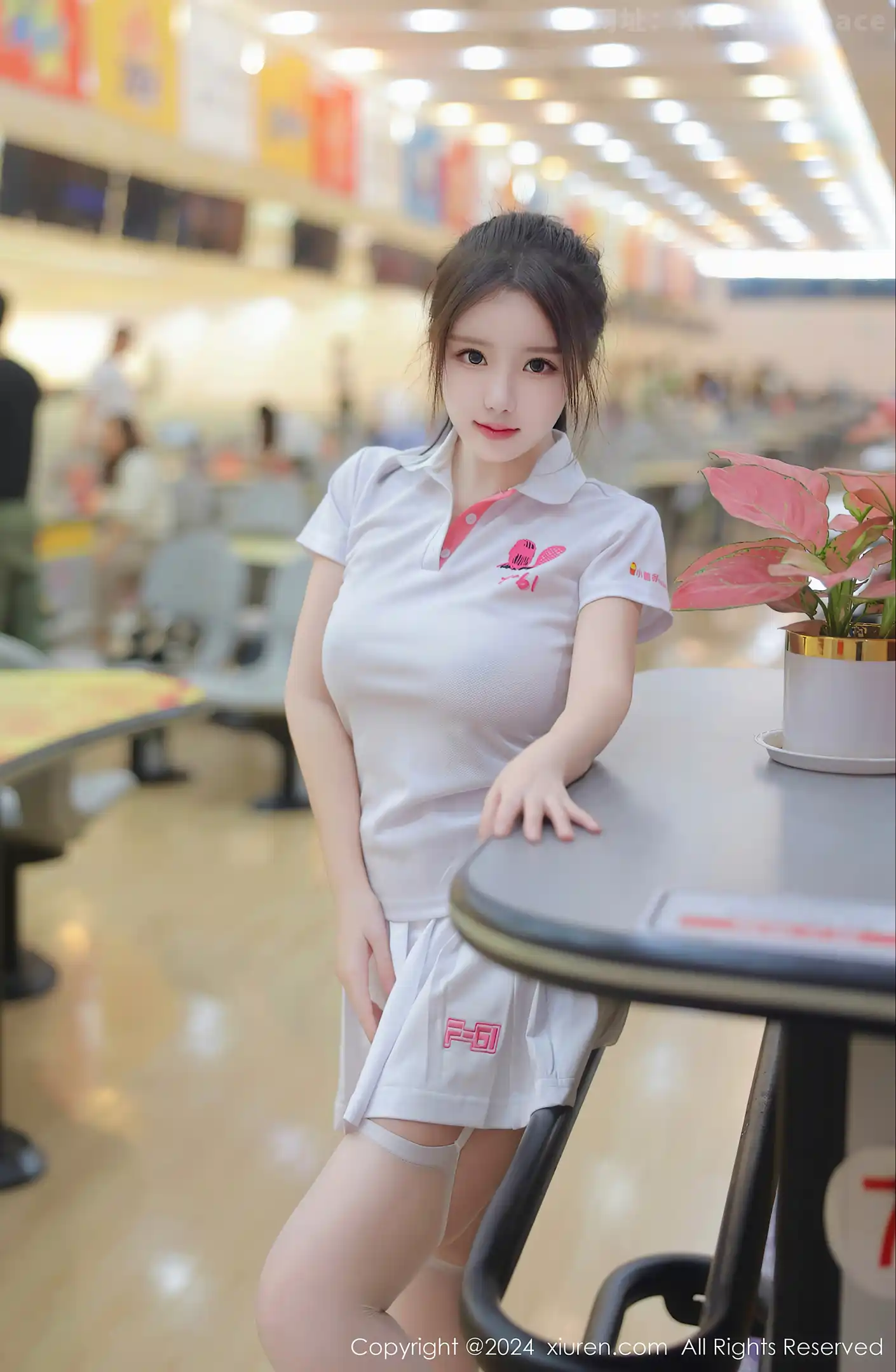 图片[2]-[XiuRen秀人网]VOL.8118 模特小薯条nienie球馆场景性感运动短裙套装秀丰腴身材诱惑写真80P-秀人网官方网站